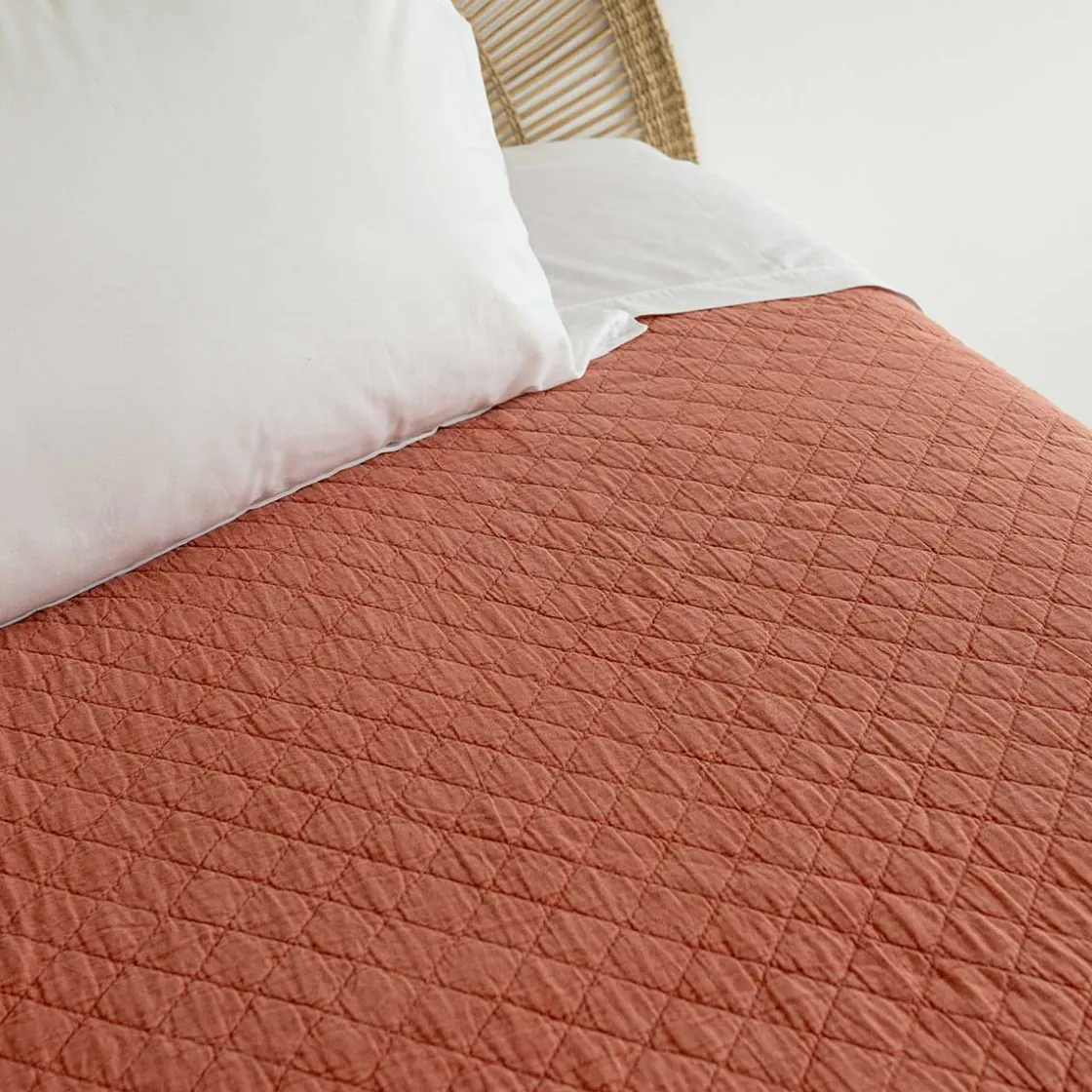 Edredones Y Colchas>Edredón STONEWASHED terracota con volante 220x240c